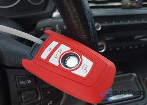 2013 BMW 328 Xi z USA, uszkodzony, nr VIN WBA3B3C55DF530674